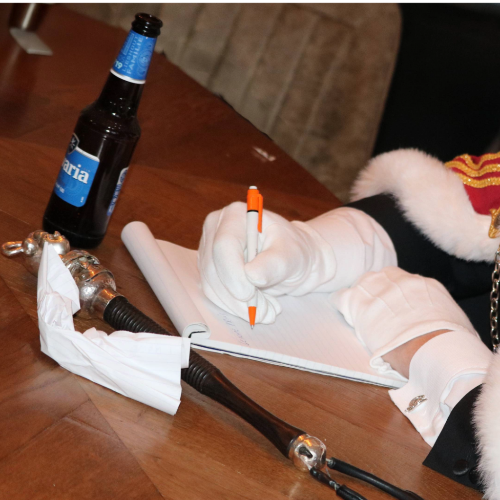 De nieuwe Prins spreekt een dankwoord aan zijn voorganger Prins Roy d’n Urste